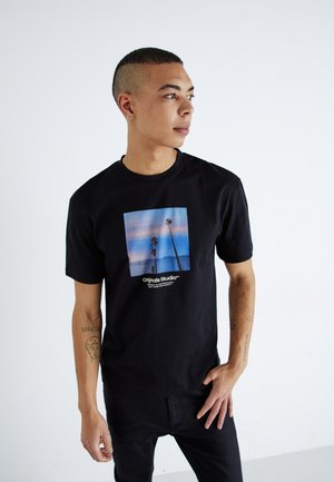 JORVESTERBRO PICTURE CREW NECK - Print T-shirt - black