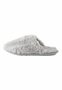Grå faux fur slippers med åbent tådesign, struktureret overflade og en fleksibel gummisål med et mønster af små greb.