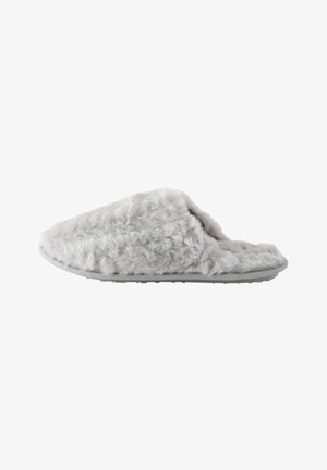 Pantofola finta in pelliccia grigia con design aperto sulla punta, superficie texturizzata e suola in gomma flessibile con un motivo di piccole scanalature.