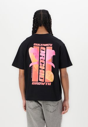 JCOINTERLUDE FLORAL BACK TEE SS CREW - T-shirt print - black