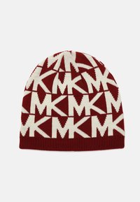 Cappello a maglia bordeaux e crema con motivo "MK" ripetuto. Presenta una vestibilità aderente e una texture liscia, adatta per il clima freddo.