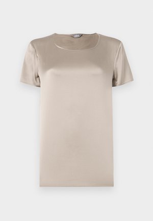 Beige kortermet t-skjorte laget av glatt satengstoff, med rund krage og minimalistisk design uten pynt.
