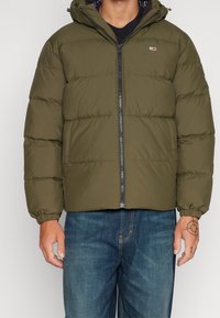 Tommy Jeans Dunjacka - olive