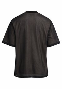 Sort mesh t-shirt med korte ærmer, rund halsudskæring og sort kant. Stoffet har et gennemsigtigt mønster og en afslappet pasform.