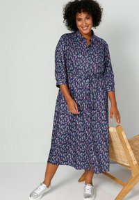 MIAMODA MIDILÄNGE ALLOVERDRUCK KNOPFLEISTE 3/4-ÄRMEL - Košilové šaty - blue