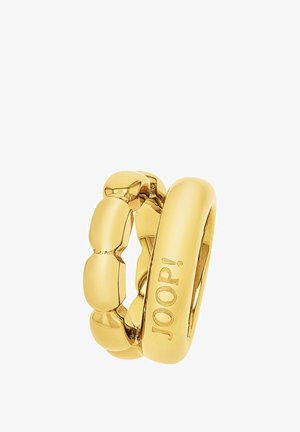 Gouden ring met twee onderling verbonden banden: de ene glad en rond, de ander met een textuur in kettinglinkontwerp. Gemarkeerd met "JOOP!"