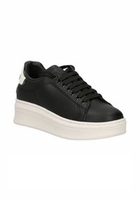 Sneaker nera con tomaia in pelle liscia, punta rotonda, suola platform bianca, lacci neri e un dettaglio posteriore bianco a contrasto.