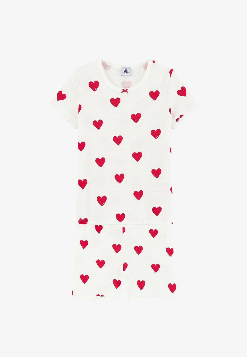 Ensemble chemise à manches courtes blanche et short avec motif rouge en forme de cœur partout et petit nœud rouge au niveau de l'encolure.