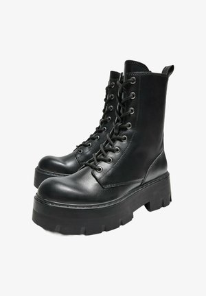 Bershka TRACK - Plateaustiefelette - black