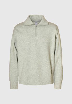 Lichtgrijze pullover met een hoge kraag en een halve rits. Gemaakt van zachte stof, met lange mouwen en een losse pasvorm.