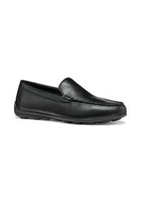 Mocassino in pelle nera con finitura testurizzata, profilo basso, punta arrotondata e dettagli di cucitura discreti. Suola in gomma flessibile per il massimo comfort.