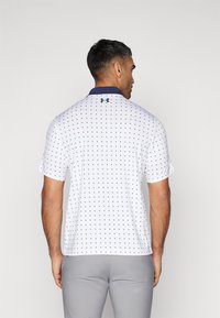 Under Armour MATCHPLAY PRINTED - Polo shirt - white/midnight navy