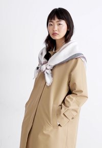 Tommy Hilfiger VARSITY SKI SQUARE - Halsdoek - ancient white