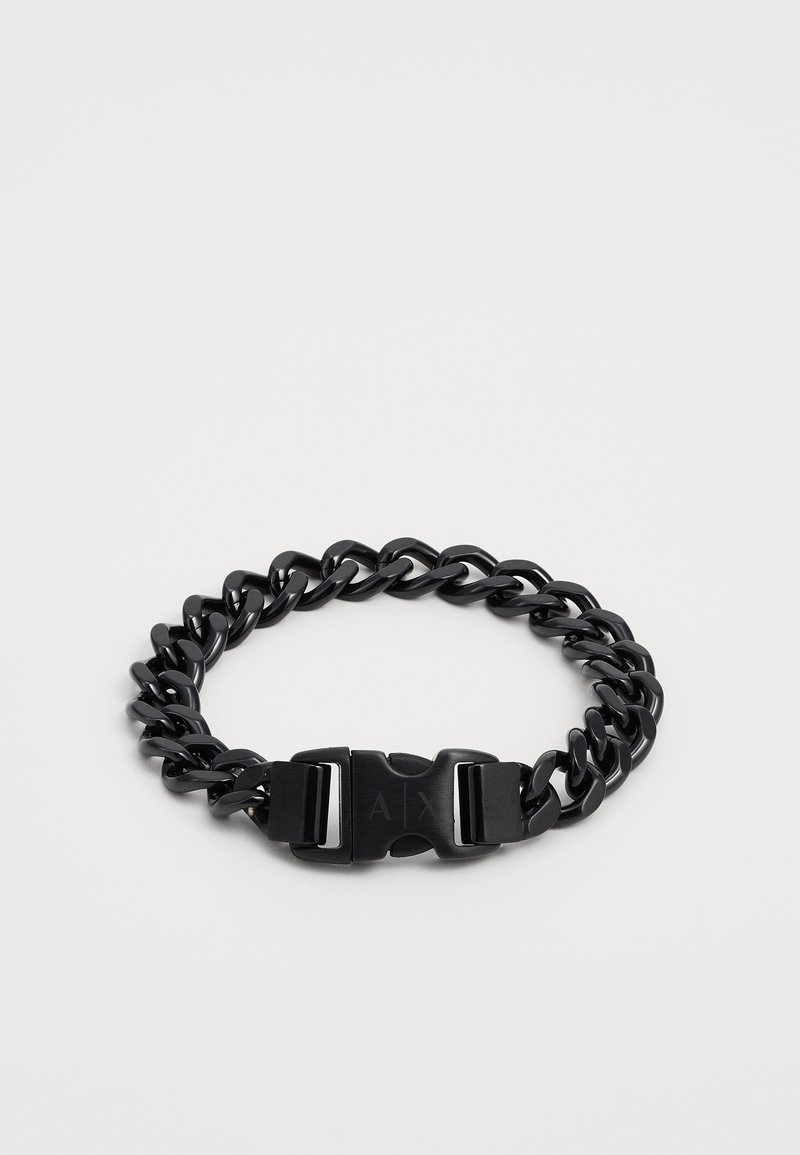 Črna verižica za roko, izdelana iz sijočega materiala, z medsebojnimi povezavami in trdno zapiralno zaponko. Gladka tekstura z elegantnim dizajnom.