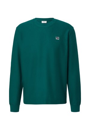 Grüner texturierter Pullover mit rundem Halsausschnitt, langen Ärmeln, gerippten Bündchen und einem kleinen Logopatch auf der Brust.