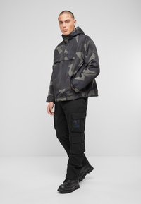 Brandit Vetrovka -  darkcamo