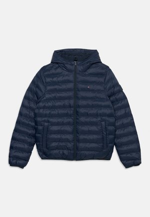 Tumesinine tikitud sulejope kapuutsiga, täieliku esilukustusega, küljetaskutega ning väike logo rinnal ja varrukal.