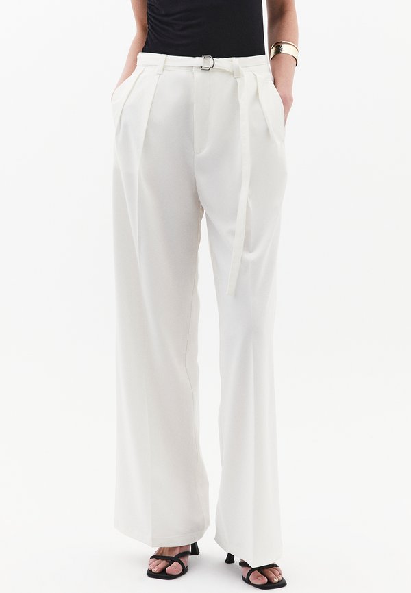 EN WIJDE PIJPEN - Stoffhose - ice milk