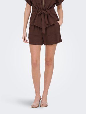 JDY, SHORTS JDYMILLE NORMAL GESCHNITTEN SHORTS - Short - chicory coffee