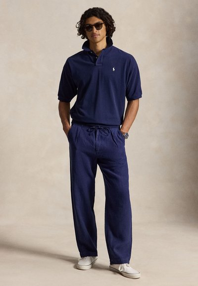 Polo Ralph Lauren LATEEF RELAXED FIT PLEATED LINEN PANT - Pantaloni - newport navy
