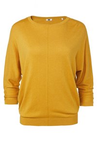 Sinappin keltainen neulepaita, jossa on pyöreä pääntie, väljä istuvuus ja 3/4-hihat. Kankaan pinta on teksturoitu ja edessä kulkee saumaviiva.