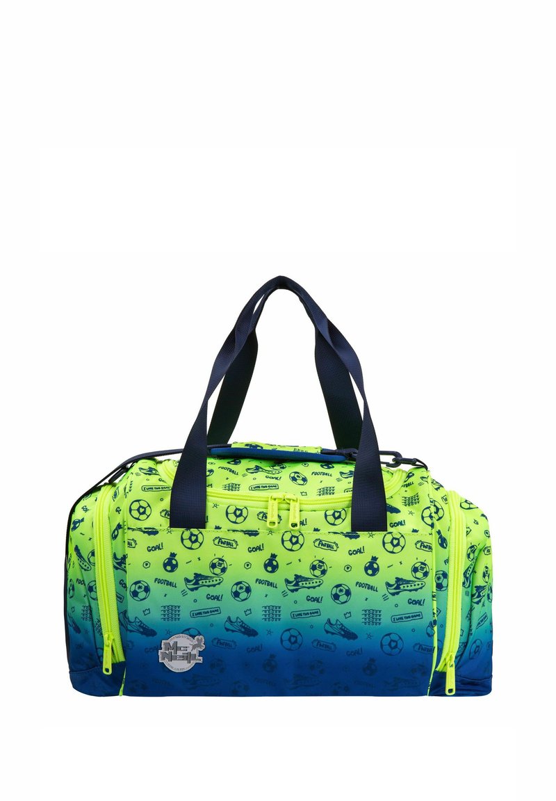 Sac de sport présentant un motif dégradé vert et bleu vif avec des graphiques de football, des fermetures à glissière et deux poignées bleues marine. Tissu durable.