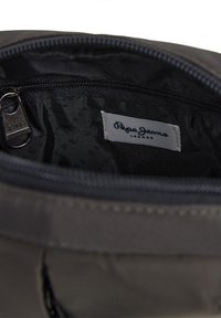 Pepe Jeans WAYNE CORE - Umhängetasche - dark grey