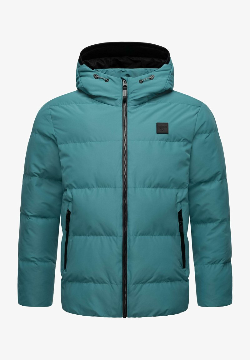 Tamsiai žalia pūkinė striukė su užtrauktuku priekyje, pakeltu apykakle ir juodu pamušalu. Yra šoninės kišenės ir mažas logotipas ant krūtinės.