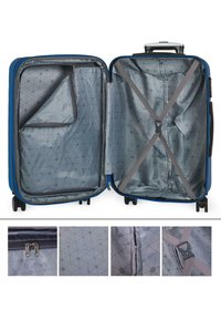 Maleta azul con cremallera, interior con un patrón geométrico gris. Incluye un bolsillo de malla y correas cruzadas para asegurar los objetos.