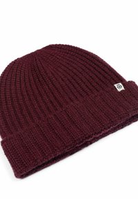 Maroon knit beanie with ribbed texture, featuring a folded cuff and a small logo tag on the side. Made from soft, warm material.