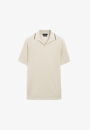 Polo shirt crème à manches courtes avec une texture côtelée verticale et une bordure de col noire contrastante. Tissu en maille douce, coupe décontractée.