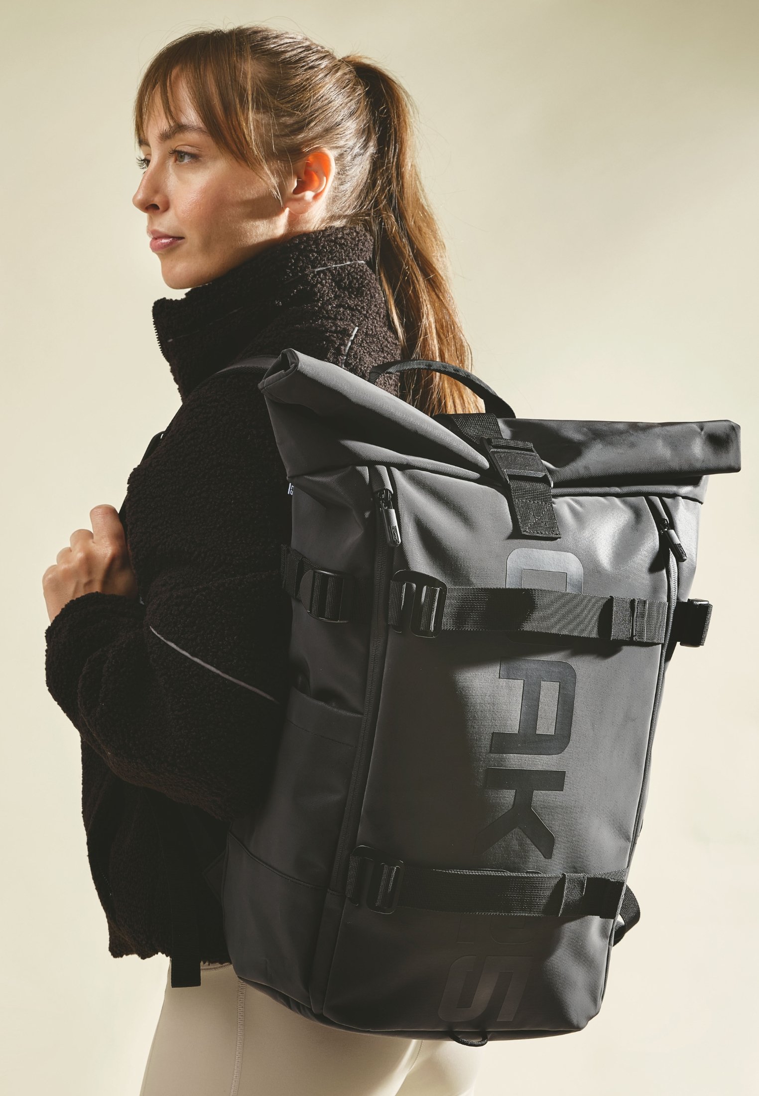 OAK25 Rolltop Commute M Rugzak voor dames en heren, reflecterende fietsrugzak, hoge zichtbaarheid en veiligheid, fietsdagrugzak met laptopvak, waterafstotend, Eén maat
