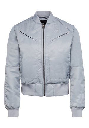 Jasnoszara kurtka typu bomber z przednim zamkiem błyskawicznym, dwoma skośnymi kieszeniami na piersi na zamek, prążkowanymi mankietami oraz prążkowanym pasem.