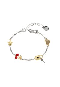 Zilveren kettingarmband met verschillende bedels: een gouden ster, rode kersen, een gouden hart met rhinestones, een hangslot en een sleutel.