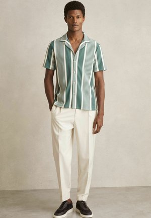 REGULAR FIT - ALCAZAR STRIPE CUBAN COLLAR - Vapaa-ajan kauluspaita - sage white