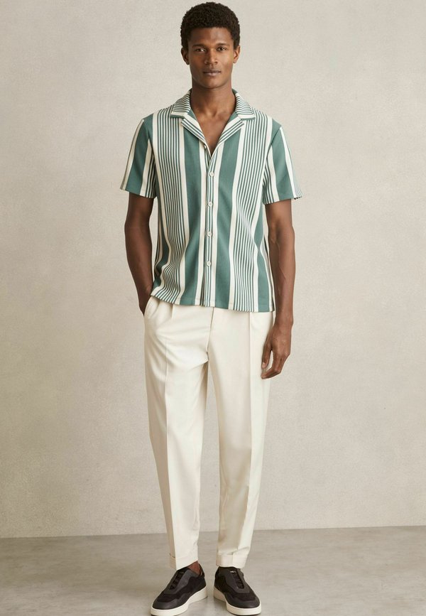 REGULAR FIT - ALCAZAR STRIPE CUBAN COLLAR - Hemd