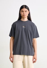 Nike Sportswear - AIR FIT TEE - Basic T-shirt - dark smoke grey Thumbnail Image 1