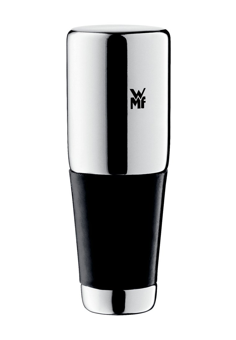 Zatyczka do butelek wina ze stali nierdzewnej z wypolerowanym wykończeniem w kolorze chromu i czarną gumową podstawą. Posiada logo WMF z boku.