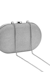Metaliczna srebrna torebka kopertówka o textured powierzchni, owalnym kształcie i łańcuszkowym pasku. Posiada okrągłe zapięcie na górze.