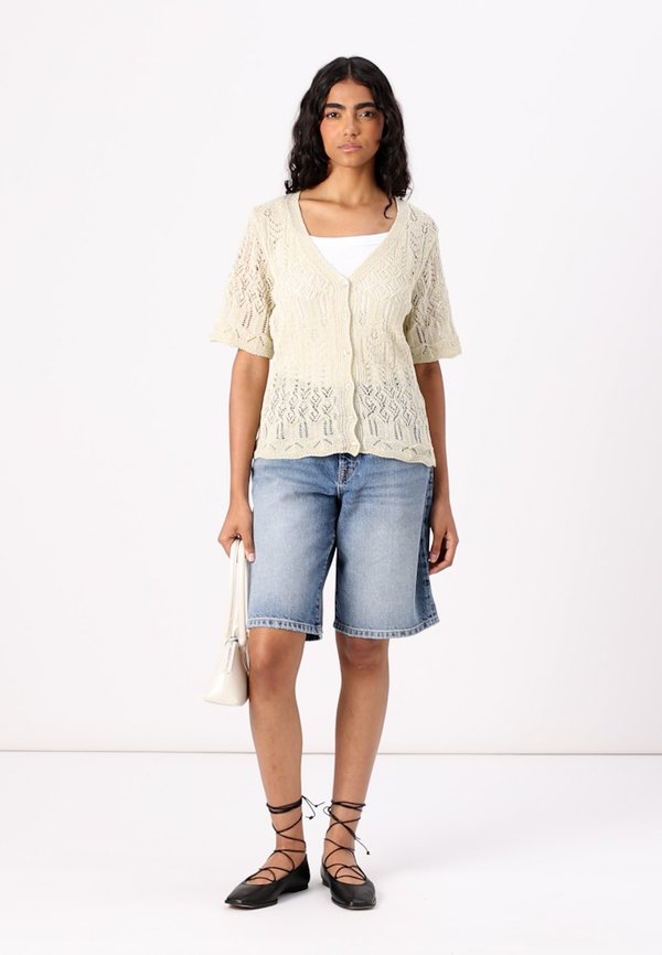 ONLLOVELY GLITTER BUTTON - Cardigan - cloud dancer3