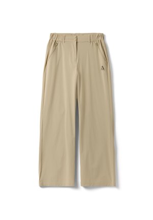 Pantalones beige de pierna ancha con cintura elástica, cierre con doble botón, bolsillos laterales con cremallera y un pequeño logo negro en el muslo derecho.