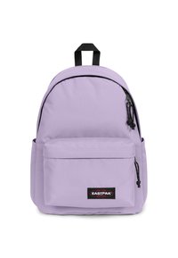 Zaino lilla con un ampio scomparto principale, tasca frontale con zip, tessuto resistente, accessori neri e una maniglia superiore per un trasporto facile.