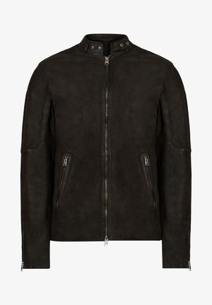 Chaqueta de cuero negro con cuello elevado, cierre frontal de cremallera y dos bolsillos laterales con cremallera. Textura suave con un ajuste entallado.