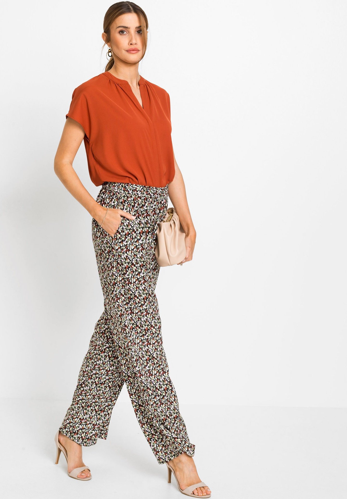 bonprix PALAZZO MIT SEITLICHEN EINGRIFFTASCHEN - Pantaloni - braun/marrone  - Zalando