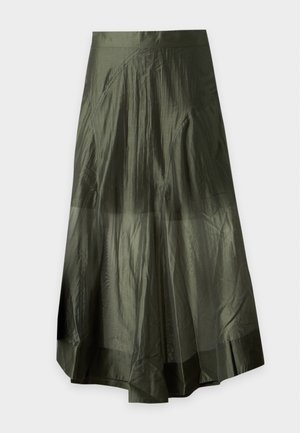 Falda de longitud hasta la rodilla de color verde oscuro, con ligera campana y diseño sutil de paneles cosidos en tela ligera.