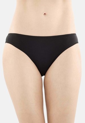 Slip bikini nero, tessuto liscio, design a vita bassa, taglio minimalista, bordi senza cuciture, senza motivi visibili o dettagli hardware.