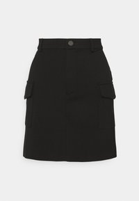Černá cargo sukně vyrobená z látky s hladkým povrchem. Obsahuje dvě boční kapsy a zapínání na knoflík vpředu. Rovný střih.