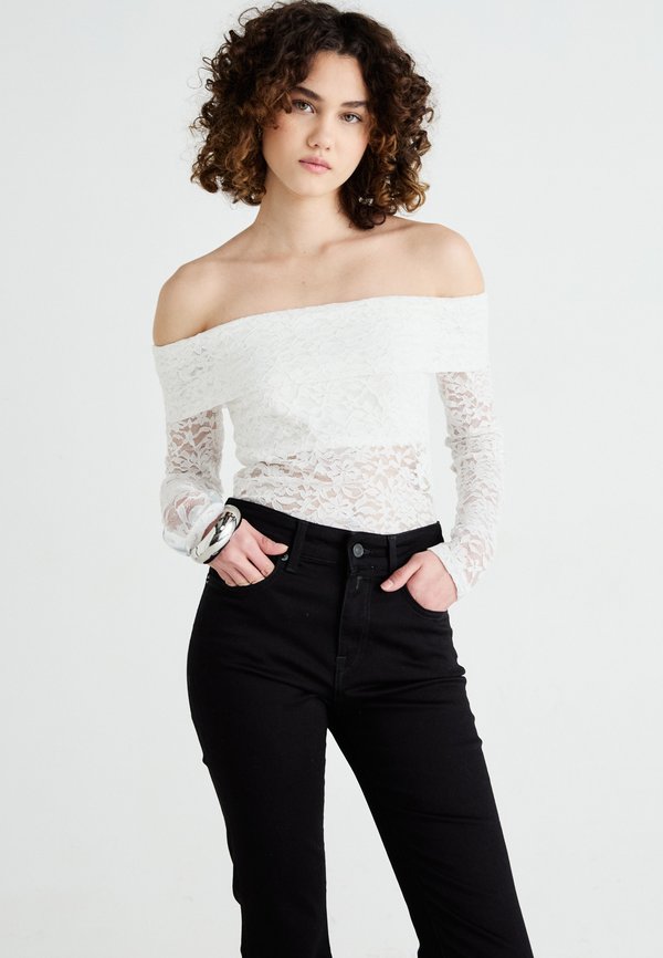 JOELLA PANTS - Flared Jeans3