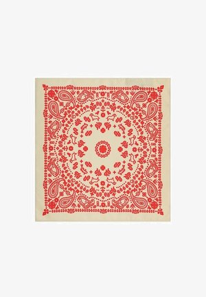 Czerwony wzór paisley i kwiatowy z małymi motywami psa i motyla na beżowym kwadratowym materiale, ułożony w koncentryczne okrągłe wzory.