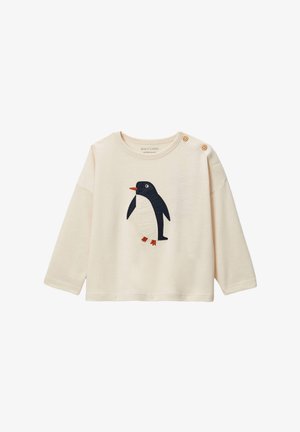 Chemise en coton crème à manches longues, ornée d'un design coloré de pingouin brodé, avec un col rond et une fermeture à deux boutons sur l'épaule.